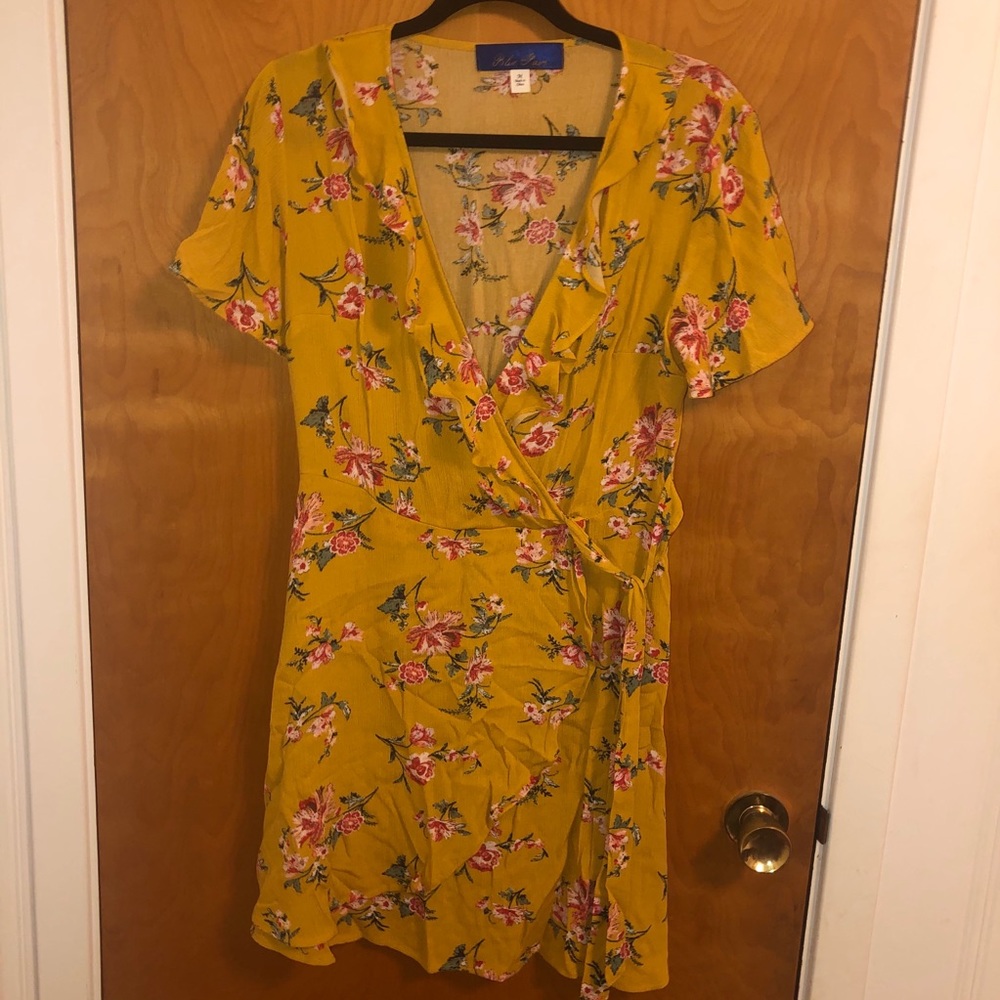 NWOT Francesca’s Yellow Faux Wrap Dress